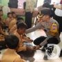 Kapolres Tuban Datangi SDN Gemulung III, Berbagi Makan Siang Bergizi