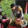 Kapolres Probolinggo Berbagi Makanan Bergizi di SDN Jabung Candi Paiton