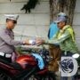 Satlantas Polres Gresik Peduli Warga dengan Jum’at Berkah