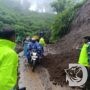 Polres Malang Tangani Bencana Tanah Longsor di Jalur Wisata Bromo