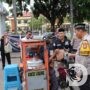 Polres Magetan dan Media Berbagi Takjil ke Pengguna Jalan