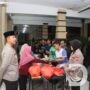 Warga Datangi Polres Kediri Kota untuk Makan Sahur Gratis Bareng Polisi