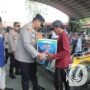 Polres Kediri Bersama PWI Gelar Baksos, Bagikan Sembako ke Tukang Becak