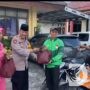 Bulan Penuh Berkah, Bhayangkari Ranting Bojonegoro Bagi Sembako ke Tukang Ojek