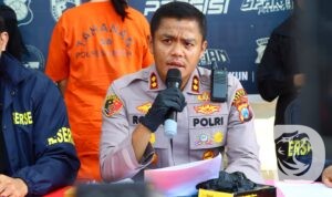 Kapolres Gresik AKBP Rovan Richard Mahenu