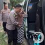 Tangis Keluarga Pecah Kedatangan Tim Kesehatan Polres Gresik Selamatkan Mahesa
