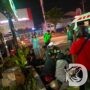 Ojol, Warga dan Polisi Selamatkan Korban Kecelakaan di Gresik