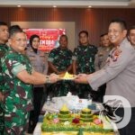 Kasrem 084/Bhaskara Jaya Kolonel Inf Nico Reza H. Dipura terima kunjungan Kapolsek Waru Kompol M. Amin