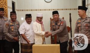 Wakapolres Nganjuk Kompol Andria Diana Putra saat Safari Subuh