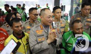 Kapolresta Malang Kota Kombespol Nanang Haryono bersama Ojol