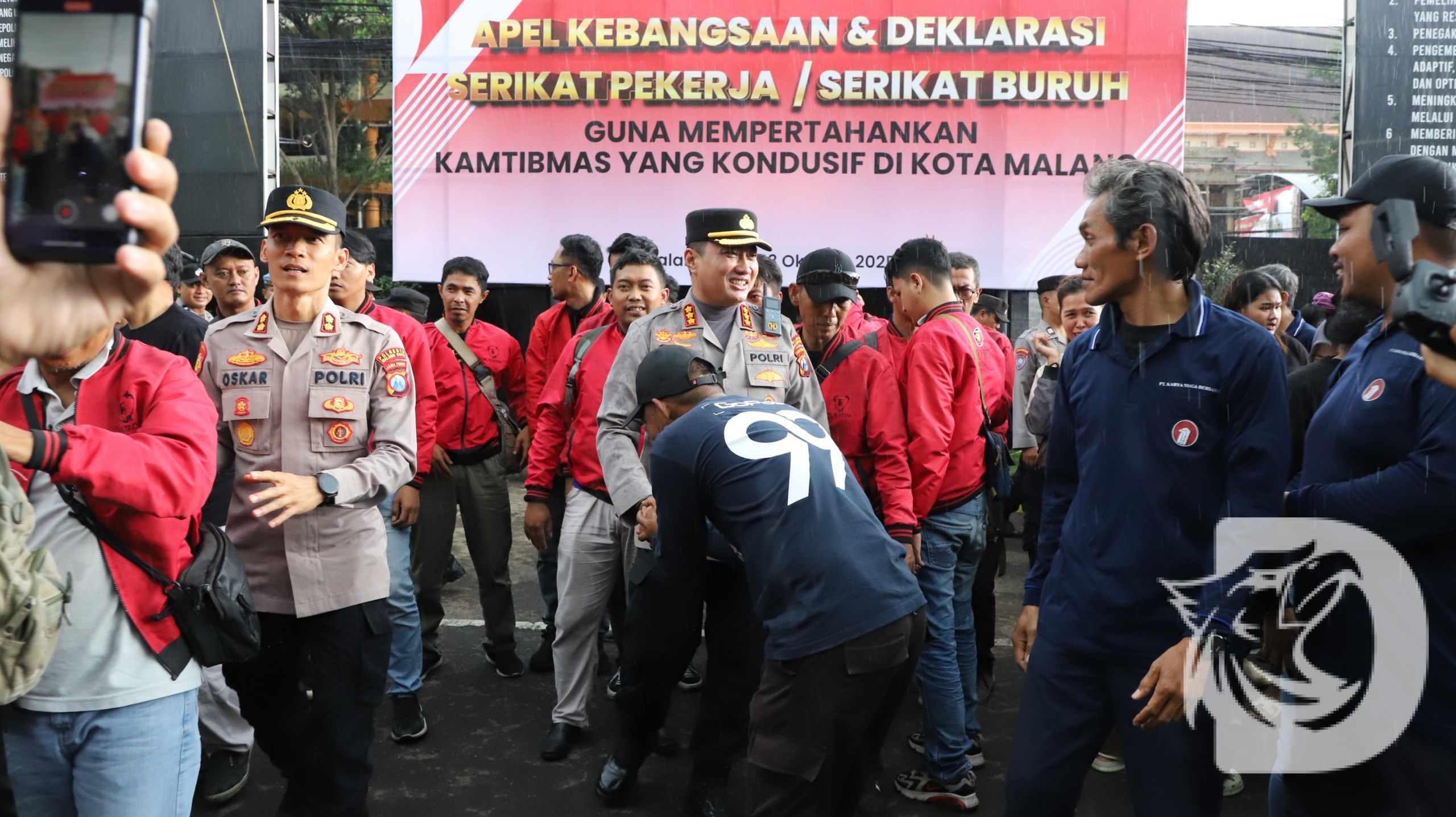 Kapolresta Malang Kota Kombespol Nanang Haryono bersama Serikat Buruh