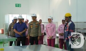 Kapolres Ponorogo AKBP Andin Wisnu Sudibyo tinjau dapur MBG
