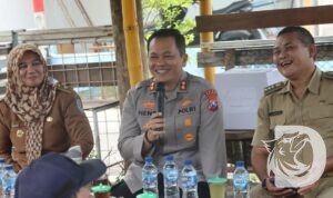 Kapolres Nganjuk AKBP Henri Noveri Santoso saat gelar Cangkrukan Kamtibmas