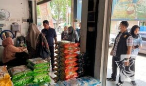 Polres Bojonegoro bersama Pemkab Bojonegoro sidak stok dan harga beras jelang Nataru