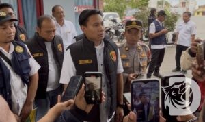 Kanit Tipidter Polres Tuban Iptu I Made Riandika Darsana sidak SPBU