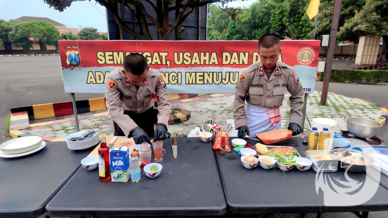 Siswa Bakomsus Tata Boga SPN Polda Jatim