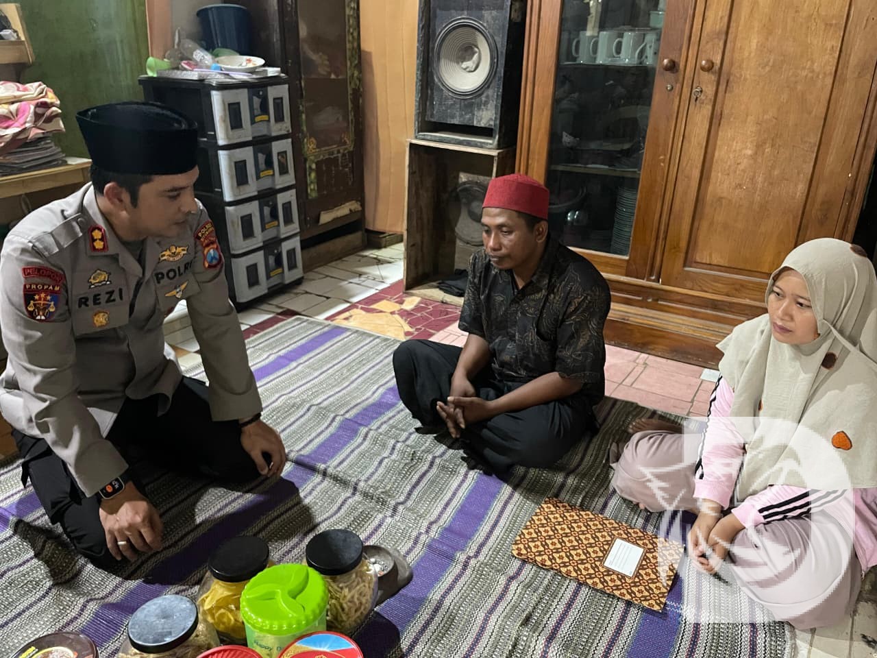 Kapolres Situbondo AKBP Rezi Dharmawan berikan santunan keluarga korban