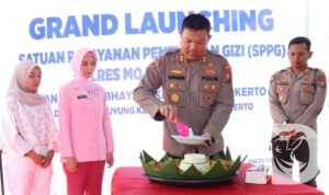 Kapolres Mojokerto Kota AKBP Herdiawan Arifianto resmikan SPPG