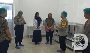Kapolres Pelabuhan Tanjung Perak Surabaya AKBP Wahyu Hidayat cek kesiapan SPPG