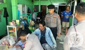 Satsamapta Polres Gresik gerebek penjual miras