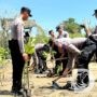 Siswa Diktukba Polri SPN Polda Jatim Gelar Bansos dan Tanam Mangrove