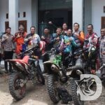 Kapolres Nganjuk AKBP Henri Noveri Santoso bersama Komunitas Trail