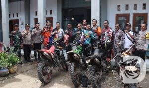 Kapolres Nganjuk AKBP Henri Noveri Santoso bersama Komunitas Trail
