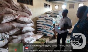 Polres Nganjuk bersama Dinas Pertanian tinjau pupuk bersubsidi