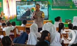 Unit Binmas Polsek Nganjuk Kota edukasi wawasan kebangsaan dan bahaya Cyber Bullying