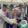 Polisi Bagi Snack dan Susu ke Pelajar Terdampak Erupsi Gunung Semeru
