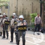 Kapolres Pelabuhan Tanjung Perak Surabaya AKBP Wahyu Hidayat ikut latihan Dalmas