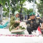 Danrem 084/Bhaskara Jaya Brigjen TNI Danny Alkadrie ziarah makam