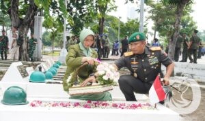 Danrem 084/Bhaskara Jaya Brigjen TNI Danny Alkadrie ziarah makam