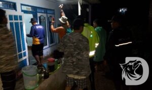 Personil Polres Probolinggo bantu warga terdampak banjir