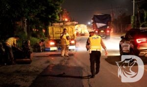 Satlantas Polres Gresik pantau perbaikan jalan
