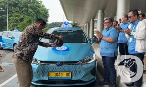 Bluebird Group Hadirkan Taksi Listrik Pertama