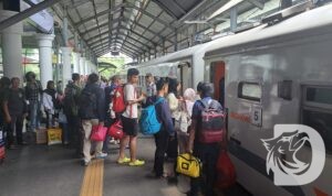 Pelanggan KAI Daop 8 Surabaya di akhir liburan