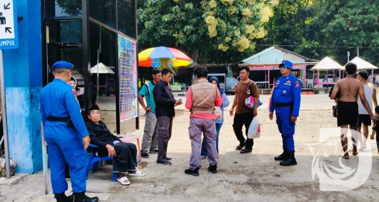 Polres Situbondo patroli pengamanan di lokasi wisata pantai