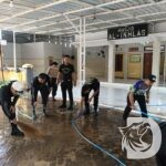 Polres Situbondo bantu bersihkan tempat ibadah pasca banjir