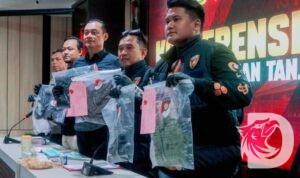 Satresnarkoba Polres Pelabuhan Tanjung Perak , menunjukkan barang bukti total bruto 31,62 gram Sabu