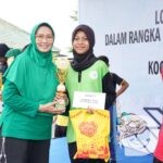 Ketua Persit Kartika Chandra Kirana Ny. Nining Danyy Alkdrie hadiri Lomba Tradisional