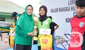 Ketua Persit Kartika Chandra Kirana Ny. Nining Danyy Alkdrie hadiri Lomba Tradisional