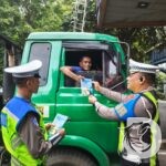 Ditlantas Polda Jatim edukasi pengguna jalan Tol
