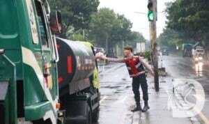 Polres Nganjuk berbagi Takjil