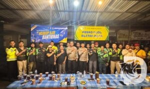 Polres Blitar Kota bersama ojol sahur bareng