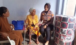 Polres Lumajang beri bantuan lansia