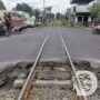 KAI Daop 8 Surabaya Lakukan Perbaikan Perlintasan, Imbau Pengguna Jalan Hati-hati