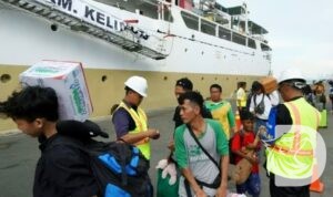 Pelindo Regional 3, melakukan pengecekan terhadap tiket penumpang