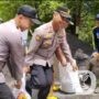 Polres Lumajang bersama Warga Pasang Bronjong di Lokasi Longsor