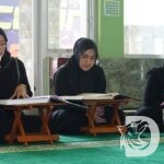 Ketua Persit KCK Koorcab Rem 084/BJ Ny. Nining Danny Alkadrie saat khataman Al-Quran